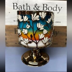 White Floral 3-wick Candle Holder - Bath & Body Works- NWT!
